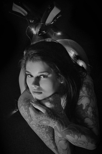 Foto von Nelly der verführerische und versa*te Bla*ehase