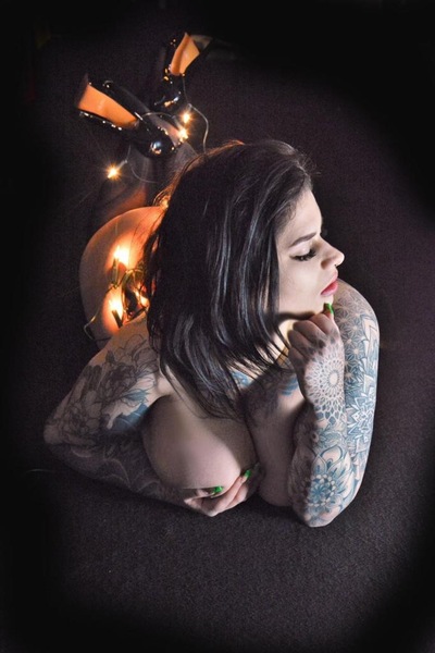 Foto von Nelly der verführerische und versa*te Bla*ehase