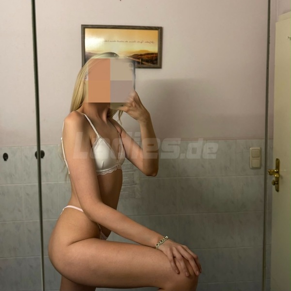 SARA blond
