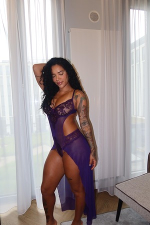 Mia, 100% Real Bilder, München