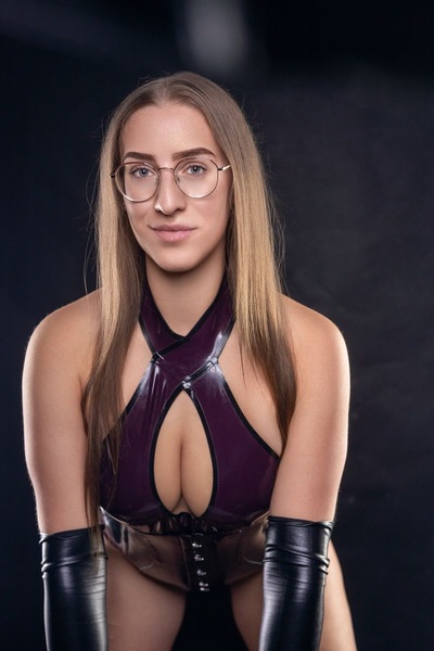 Foto von Bizarrlady Kim Throne