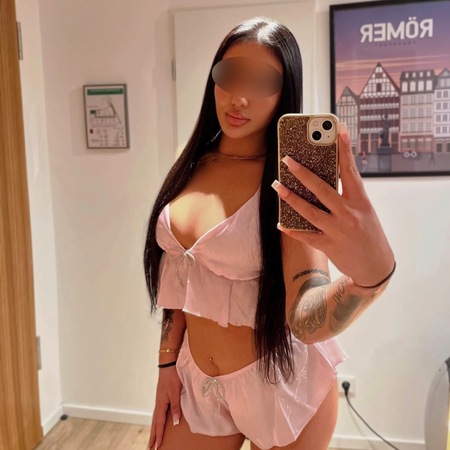 <img src="https://static.ladies-cdn.de/ladies/images/static-cdn/ladies-stars/img/ladies-stars-logo-icon.svg" class="starsContentIcon" />deutsche Latifa, Frankfurt am Main