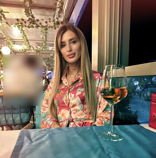 Foto von Adela - Party/ WhatsApp Contact