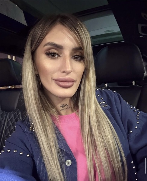 Foto von Adela - Party/ WhatsApp Contact