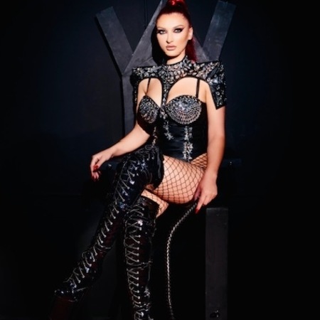 Lady Nadia Sin, Hagen