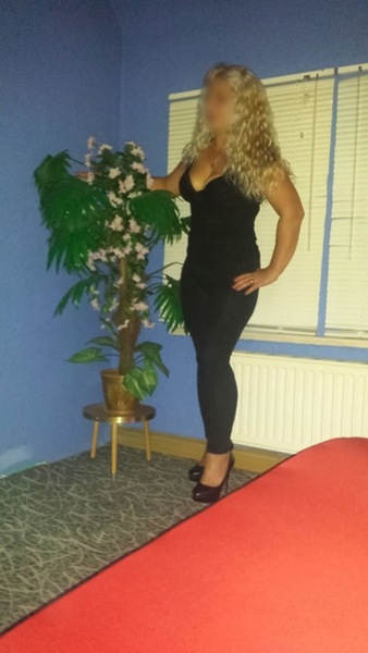 Foto von Ella Heiße Massage