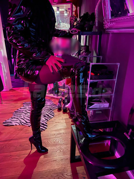 Foto von Domina Sarah