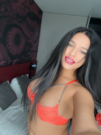 Sara Ganz Neu, Minden