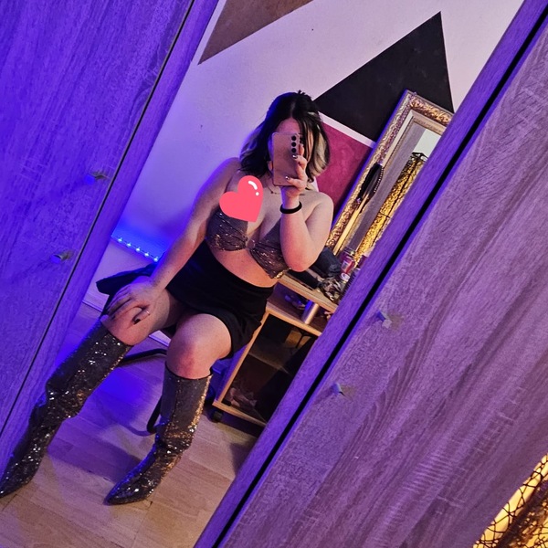 Foto von NEU - Sexy Lina