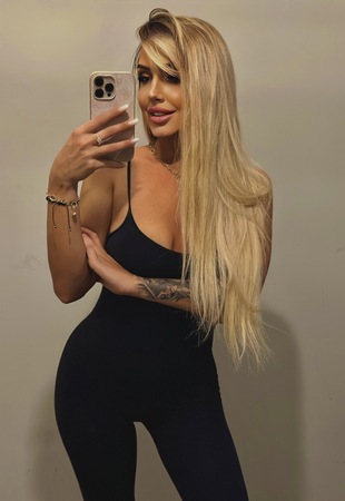 Anya, Dortmund