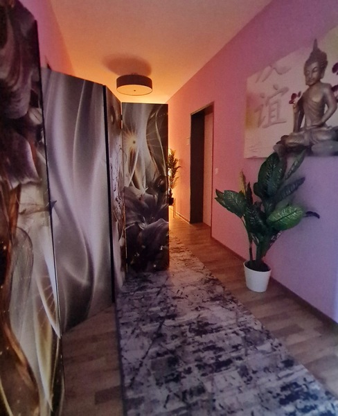 Foto von jetzt mit 3 NEUEN GIRLS (18+) - Iris Massagestudio -