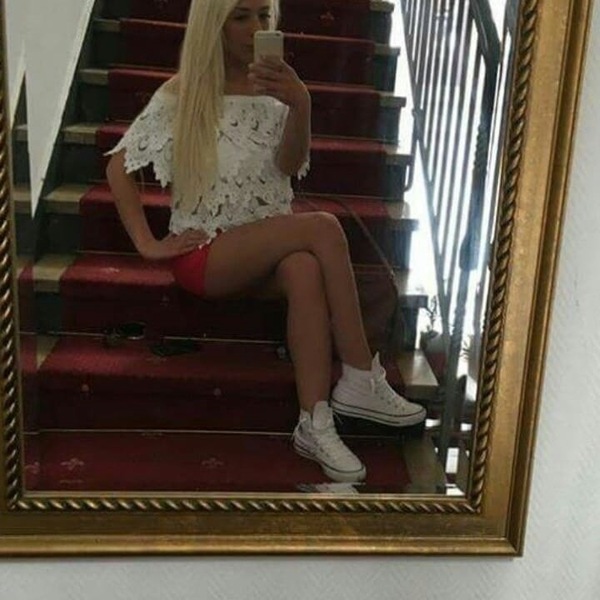 Foto von dt. Partymaus Louisa über Whatts app erreichbar!