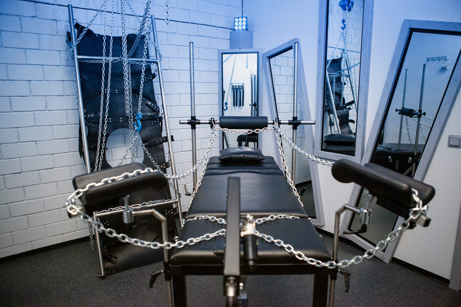 Foto von HERZLICH WILLKOMMEN IN DER VILLA TBZ! Bizarrstudio