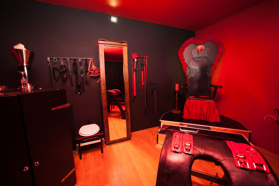 Foto von HERZLICH WILLKOMMEN IN DER VILLA TBZ! Bizarrstudio