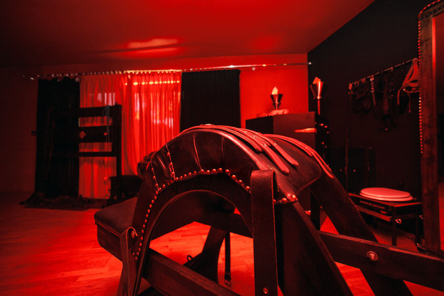 Foto von HERZLICH WILLKOMMEN IN DER VILLA TBZ! Bizarrstudio