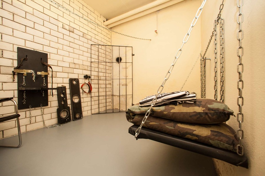 Foto von HERZLICH WILLKOMMEN IN DER VILLA TBZ! Bizarrstudio