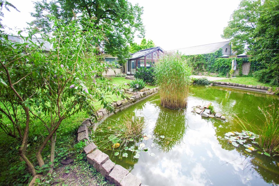 Foto von HERZLICH WILLKOMMEN IN DER VILLA TBZ! Bizarrstudio