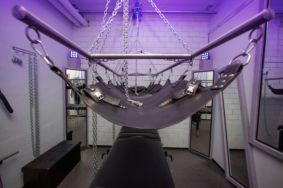 Foto von HERZLICH WILLKOMMEN IN DER VILLA TBZ! Bizarrstudio