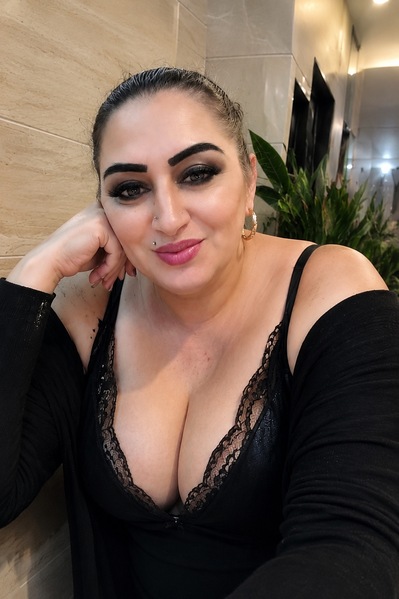 Foto von Samantha* AV Königin