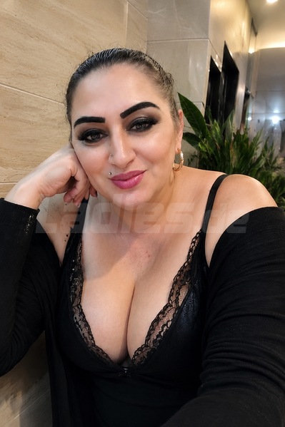 Foto von Samantha* AV Königin