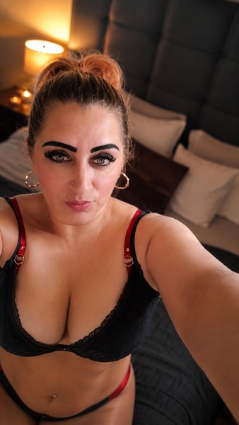 Foto von Samantha* AV Königin