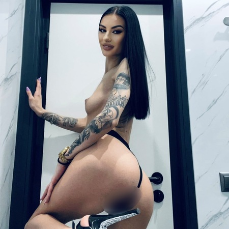 <img src="https://static.ladies-cdn.de/ladies/images/static-cdn/ladies-stars/img/ladies-stars-logo-icon.svg" class="starsContentIcon" />Jessy AV , DT  G* expertin SKINNY, Altötting