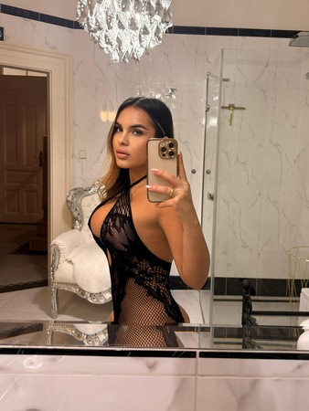 Alicia Party 24/7, Stuttgart