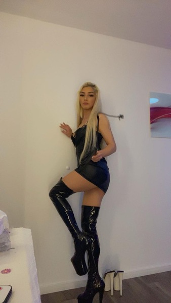 Foto von Adelina Skinny