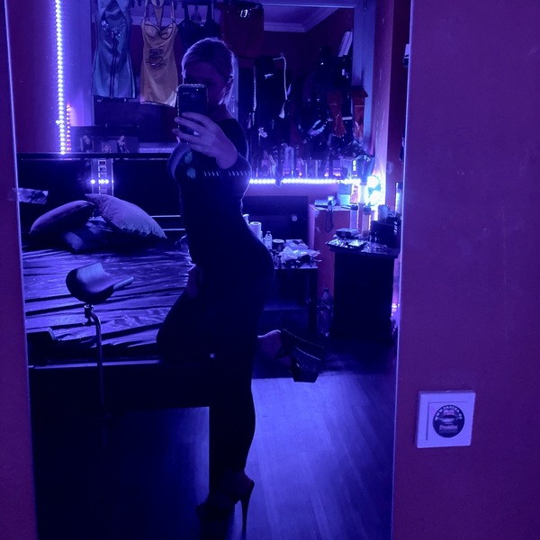 Foto von Julia little devil