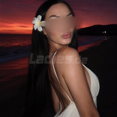 Carina bei Massage Kompliment, Dortmund