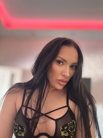 Karina 100% Real, Bremen