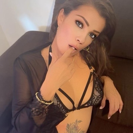 Laura Hot Girl
