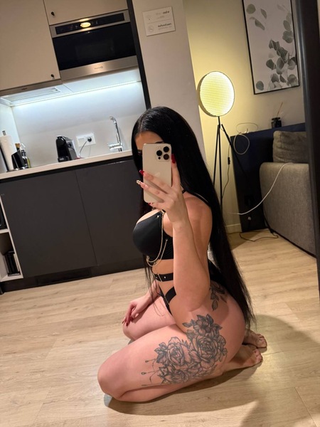 Foto von Sara Neu in der Stadt! Party Maus!