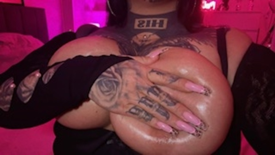 Foto von Deutsche, tätowierte, Curvy Lina- NUR über WA erreichbar!