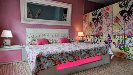 Selena Hotelbesuche! im Casa Bella 3, Leipzig