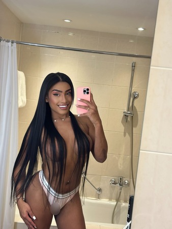 TS Mia Isabella Mosquera, Berlin