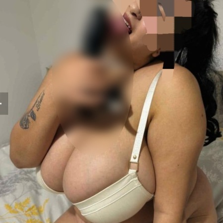 Elif mit XXL Naturbruste, Köln-Nippes