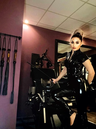 Domina Aida - Von Zart bis Hart Duo mit Scarlett!, Passau