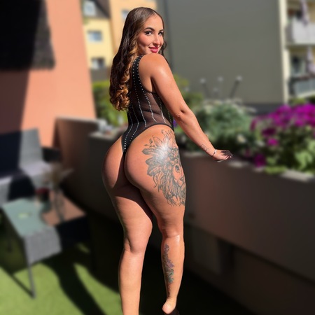 Litzy - A*nal & D**p-Thr**t Königin, Offenbach