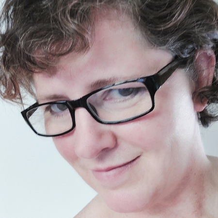 Jojo - geile Wuchtbrumme &  N*mmersatt mit gr. Oberweite.