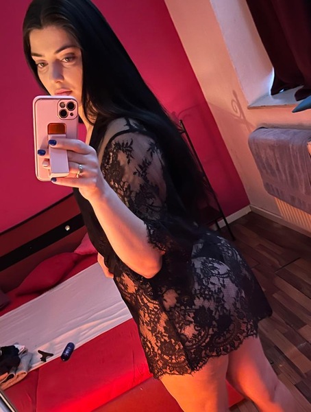 Foto von Selena Neu! - Nur 1 Woche vor Ort!