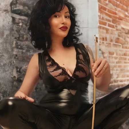 CHANELL – Erotic & Bizarre Massage Experience