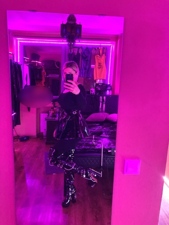 Julia little devil, Köln